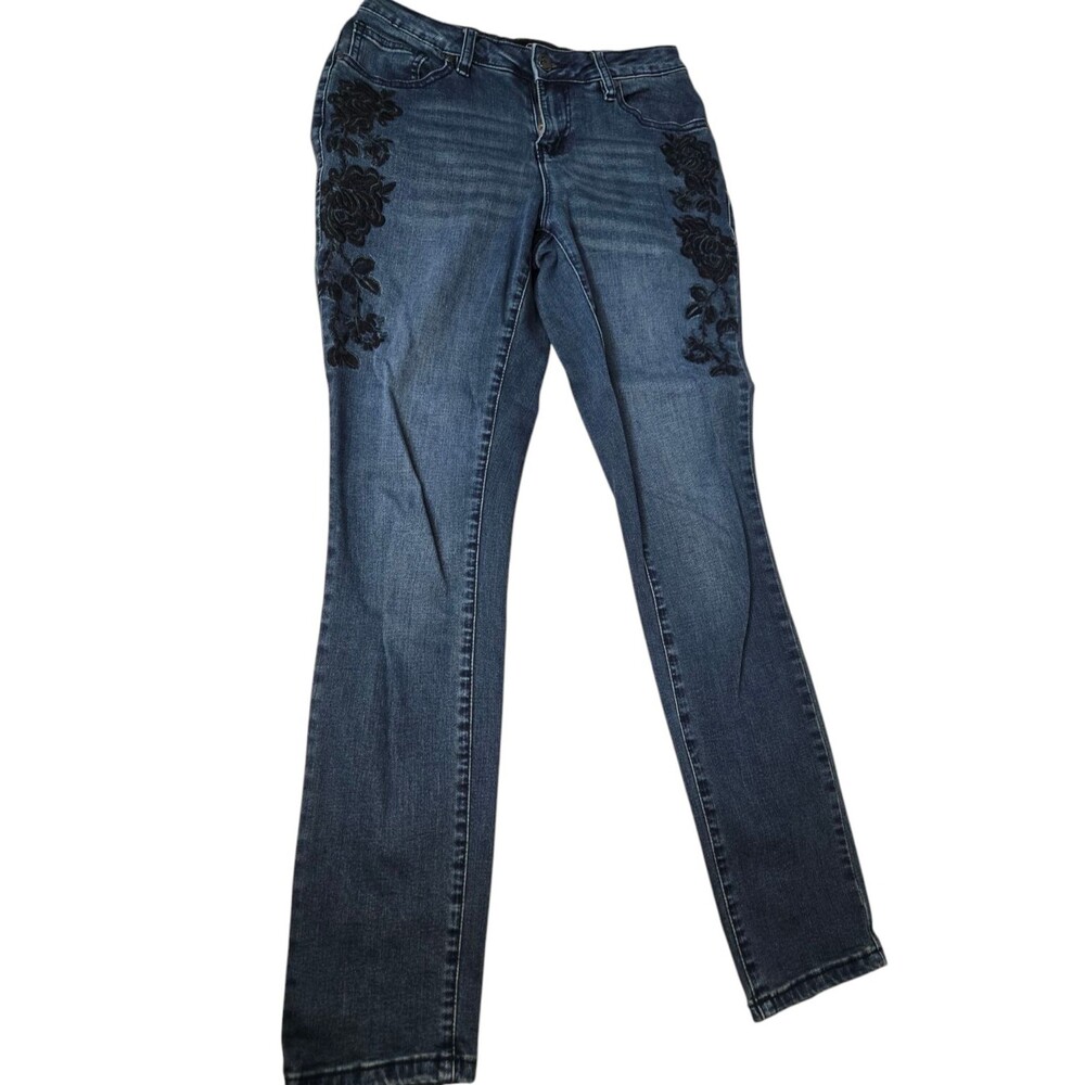 Earl Jean women's size 6 medium wash floral embroidered straight leg mid rise